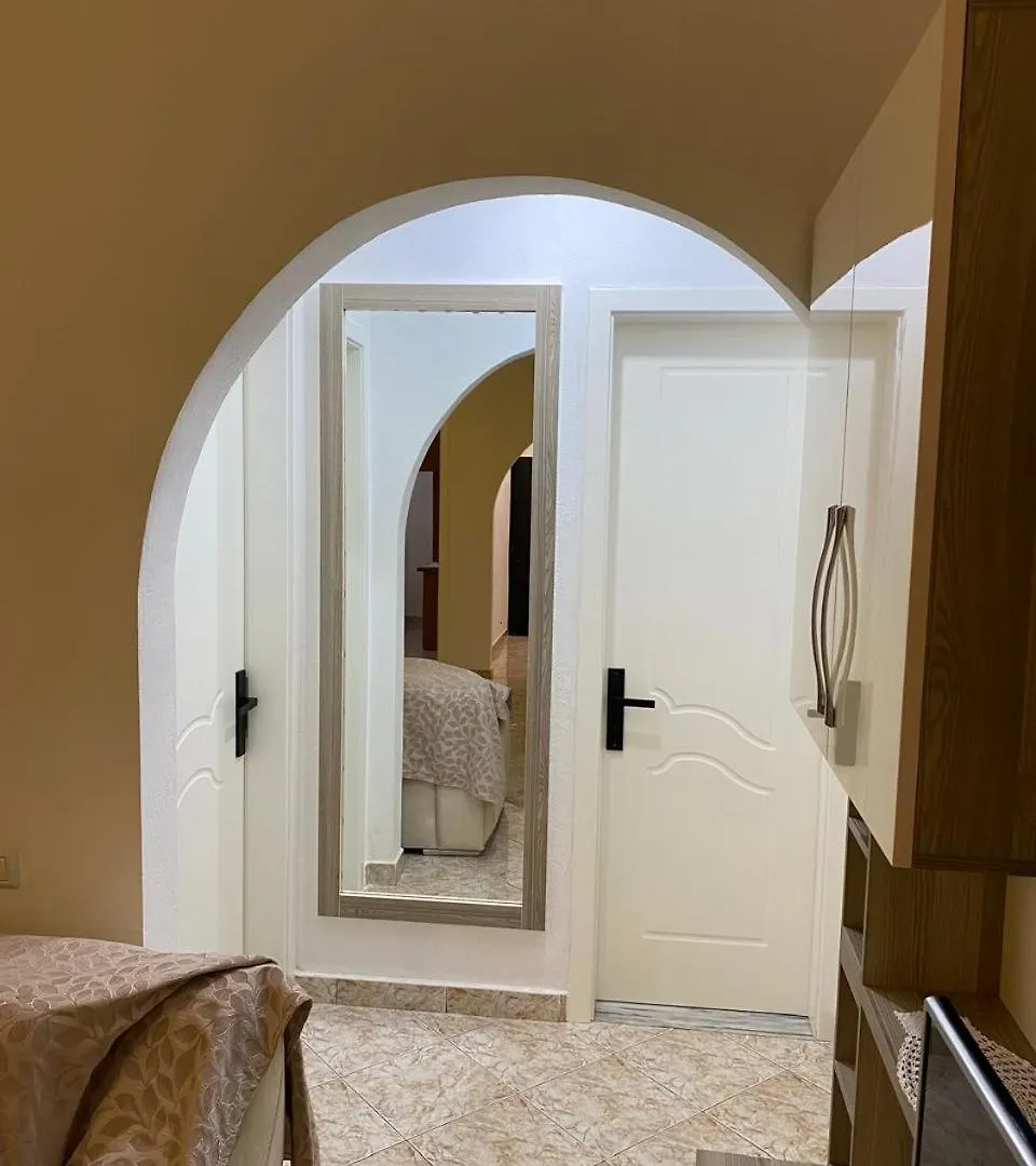 Apartaments Rraku Саранда